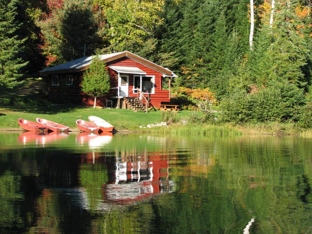 Kan-à-Mouche Pourvoirie Auberge et Chalets Saint-Michel Extérieur photo