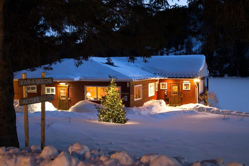 Kan-à-Mouche Pourvoirie Auberge et Chalets Saint-Michel Extérieur photo