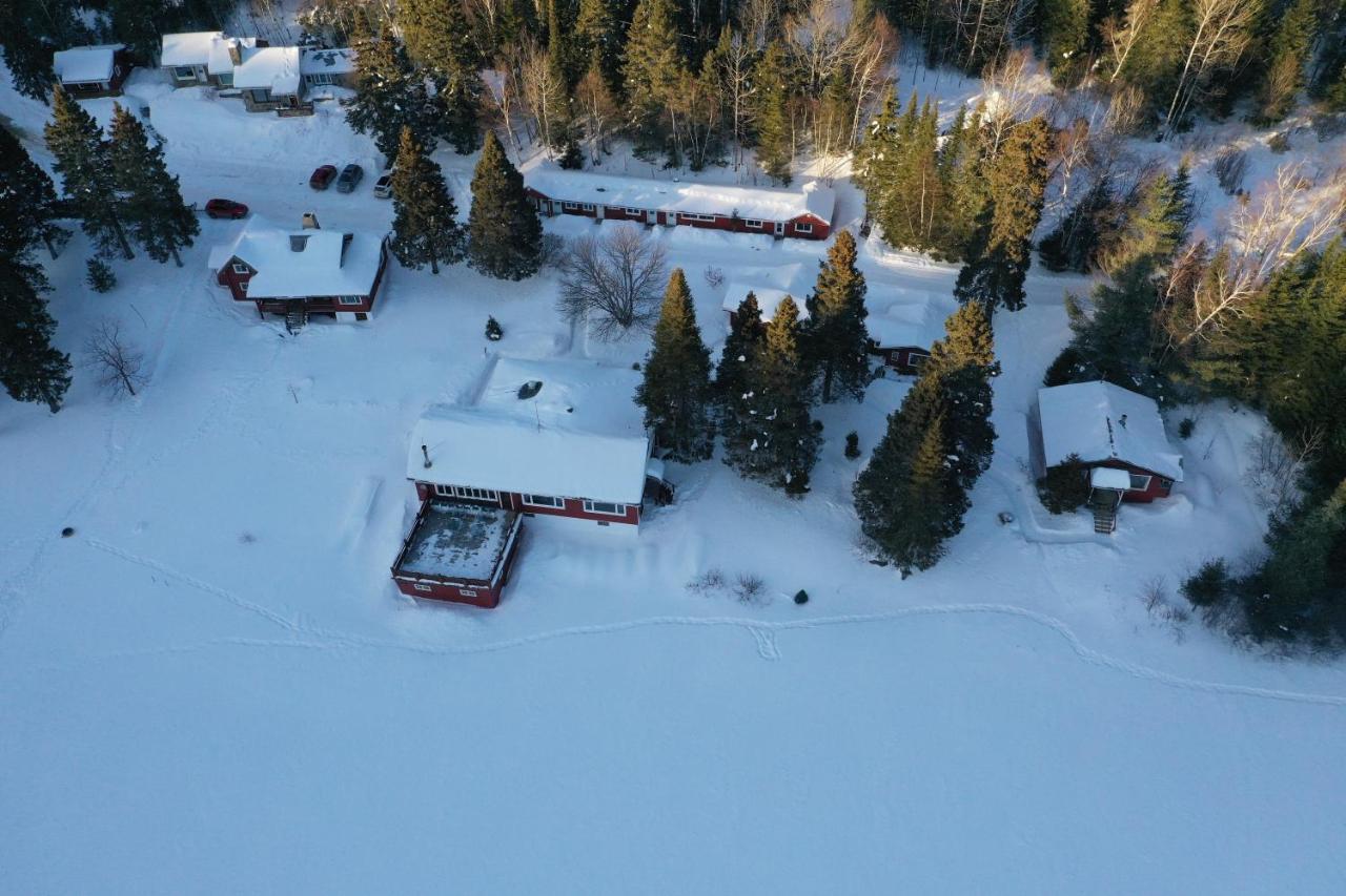 Kan-à-Mouche Pourvoirie Auberge et Chalets Saint-Michel Extérieur photo