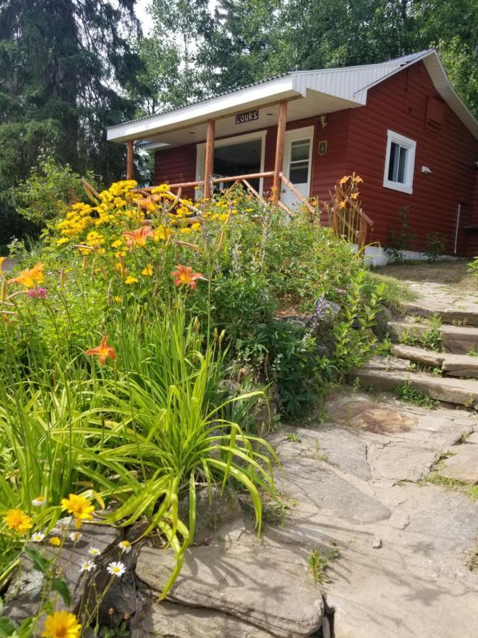 Kan-à-Mouche Pourvoirie Auberge et Chalets Saint-Michel Extérieur photo