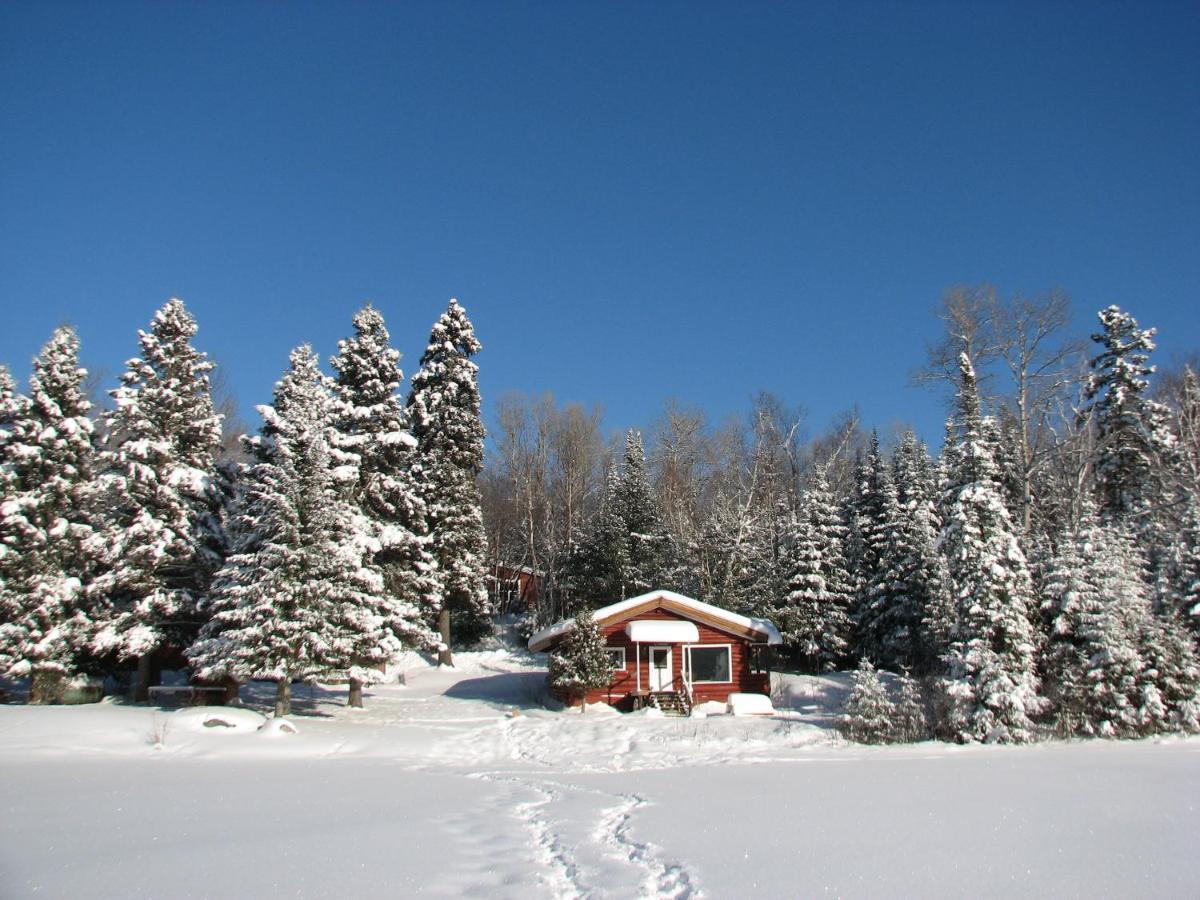 Kan-à-Mouche Pourvoirie Auberge et Chalets Saint-Michel Extérieur photo